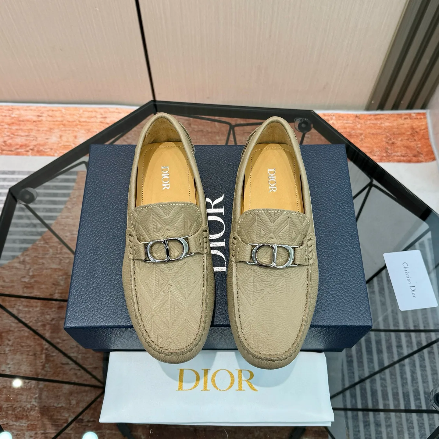 Men's shoes: 580💰 (Niu Li) (Dior Doudou shoes) Exclusive new model Official website new model The upper is made of high-quality imported calf, the color is delicate, and the flowing luxurious texture is tailor-made for exquisite men, creating a noble aura. Delicate and smooth lines. Cowhide lining. Size: 38-44, 45 customized. Outdoor driving shoes for experienced drivers🚗